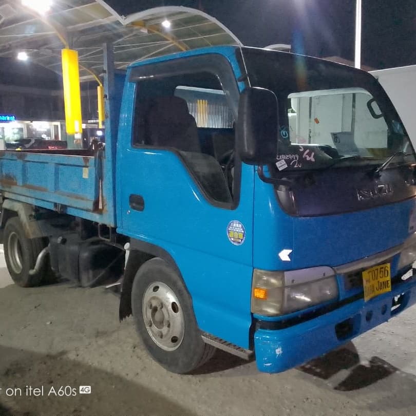 Isuzu elf